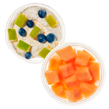 Healthy Hand gesneden fruit, rauwkost of bavarois